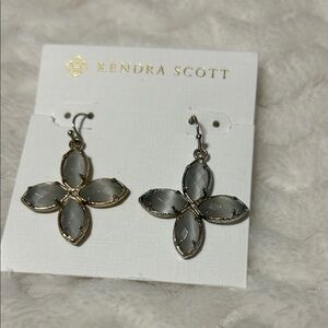 Kendra Scott Silver and Cream Floral Earrings